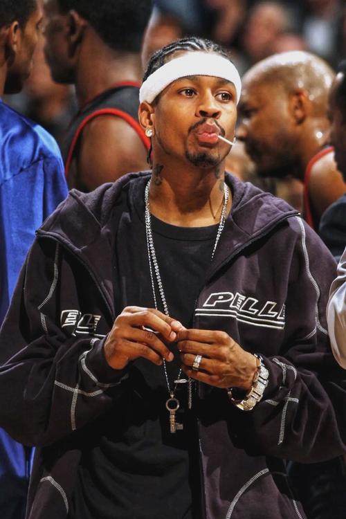 恩里克：开球出边线是学里昂；执教塞尔塔时开始从看台看比赛（路易斯·恩里克：开场将球踢出界是向里昂学习；执教塞尔塔时就开始在看台观战）