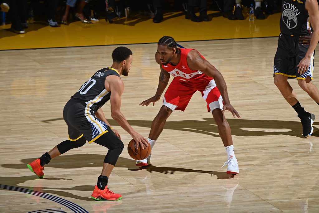 德甲半场：阿莫拉1射1传，威默破门，沃尔夫斯堡2-0柏林联合（德甲半场战报：阿莫拉传射建功，威默破门，沃尔夫斯堡2-0领先柏林联合）