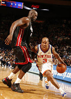 胡尔克完成职业生涯500球里程碑，球迷打出巨型TIFO致敬（胡尔克生涯500球达成，球迷巨幅TIFO致敬）