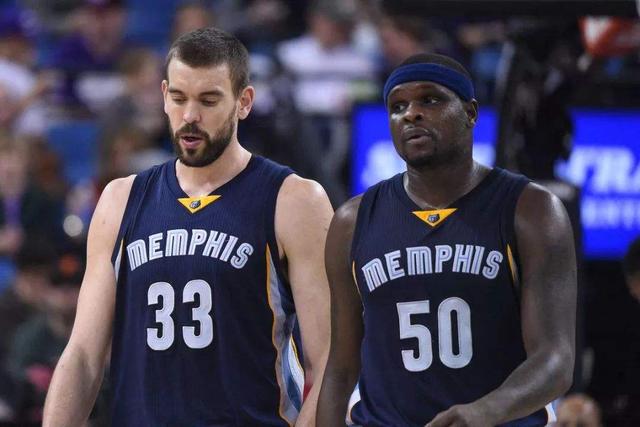 教练公开怒喷裁判，记者会炸裂（教练当众痛斥裁判，记者会火药味十足）